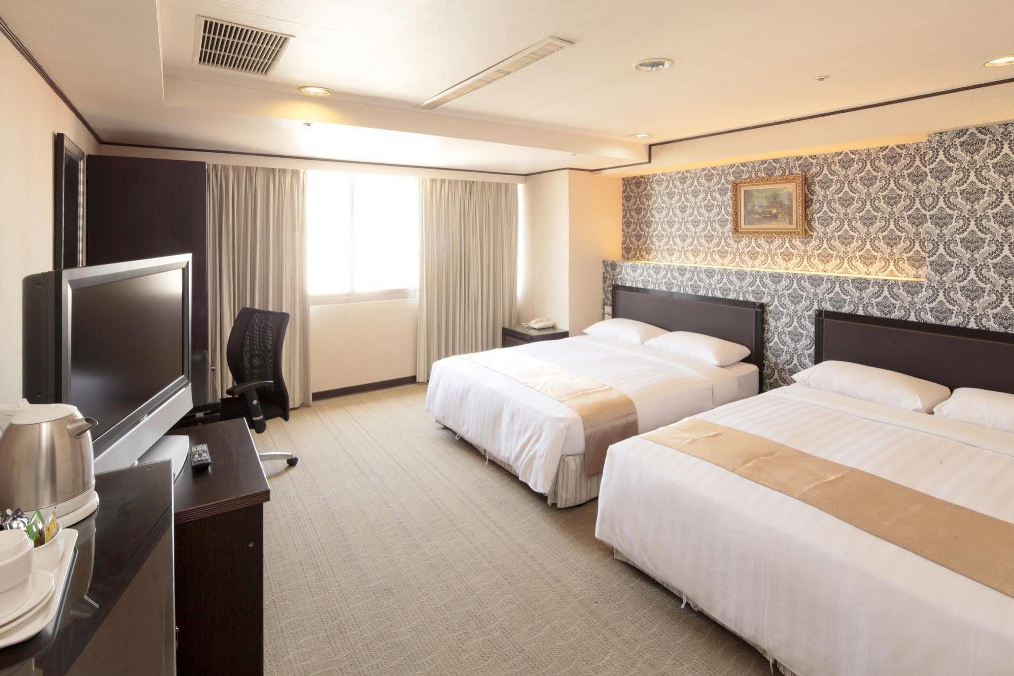 Lincoln Hotel 타이난 외부 사진